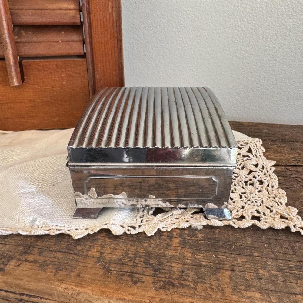 Vintage Silver Ribbed Metal Trinket Box Made in Japan Wood Lined Footed 4x3.5x2 - Picture 3 of 5